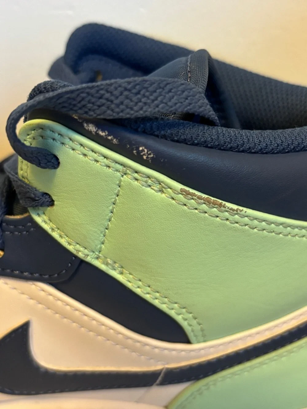 Air Jordan 1 Mid Mystic Navy Mint Foam White 554724-413 Men’s Sz 9
